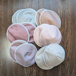 Set of Reusable Nursing Pads in Pastel Shades